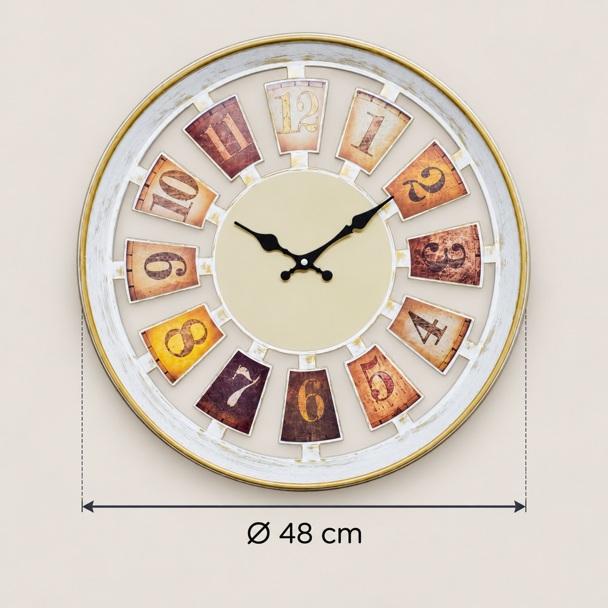 Ceas de perete cu mecanism silențios – design clasic pentru un ambient liniștit