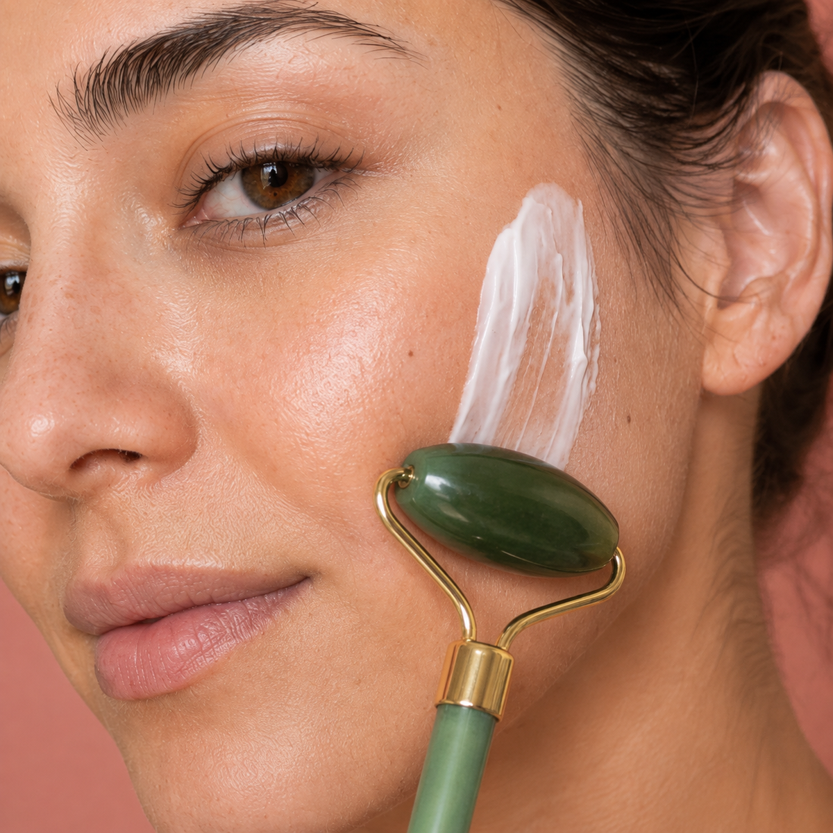 2 pachete la preț 1 pentru masaj facial, relaxare, reducerea aspectului umflat și revitalizarea tenului