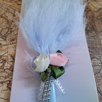 🕊️ Mărturii de Nuntă: Set 5 Pixuri Elegante „Feather Writer” cu Pană și Accesoriu Florale